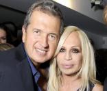Mario Testino et Donatella Versace au défilé Versace lors de la Fashion Week italienne le 25 septembre 2009