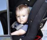 Ashlee Simpson se balade avec son fils Bronx Mowgli dans les rues de Beverly Hills. 27/09/09