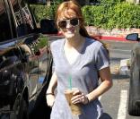 Ashlee Simpson se balade avec son fils Bronx Mowgli dans les rues de Beverly Hills. 27/09/09