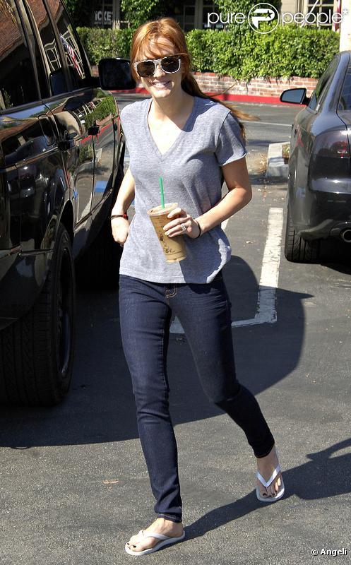 Ashlee Simpson se balade avec son fils Bronx Mowgli dans les rues de Beverly Hills. 27/09/09