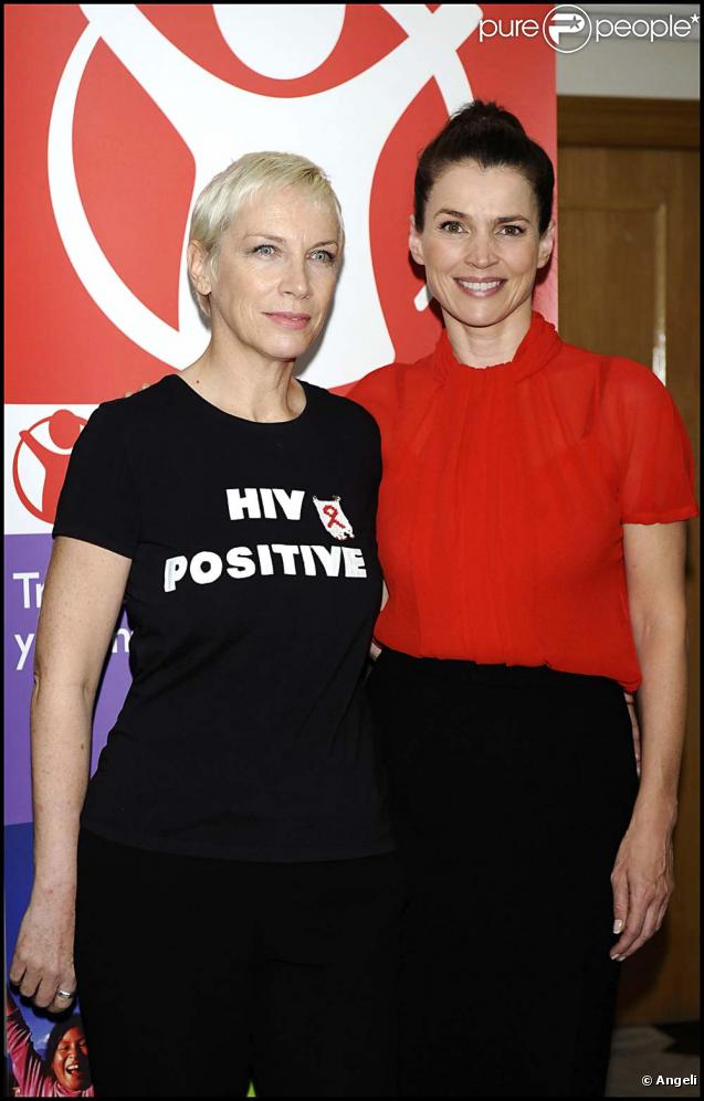 Annie Lennox et Julia Ormond militent pour l'association Save The Children à Madrid le 30 septembre 2009