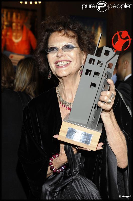 Claudia Cardinale aux Save the Children Awards. 30/09/09
