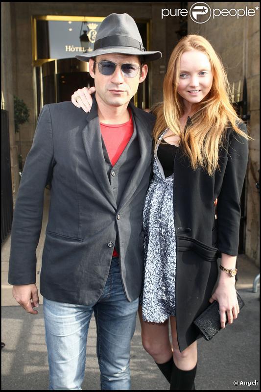 Lily Cole et son amoureux Enrique Murciano au défilé Balenciaga à l'hôtel Crillon le 1/10/09 à Paris