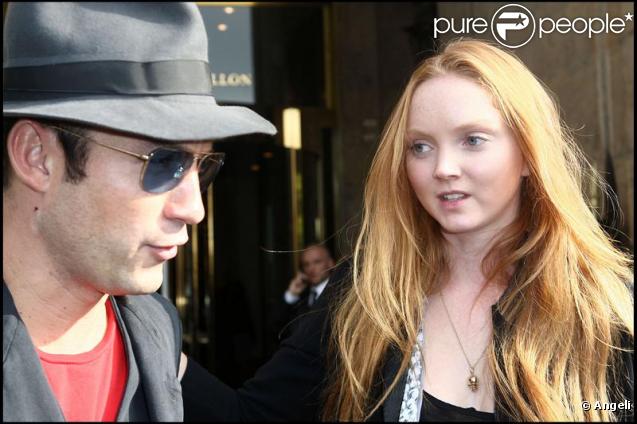 Lily Cole et son amoureux Enrique Murciano au défilé Balenciaga à l'hôtel Crillon le 1/10/09 à Paris