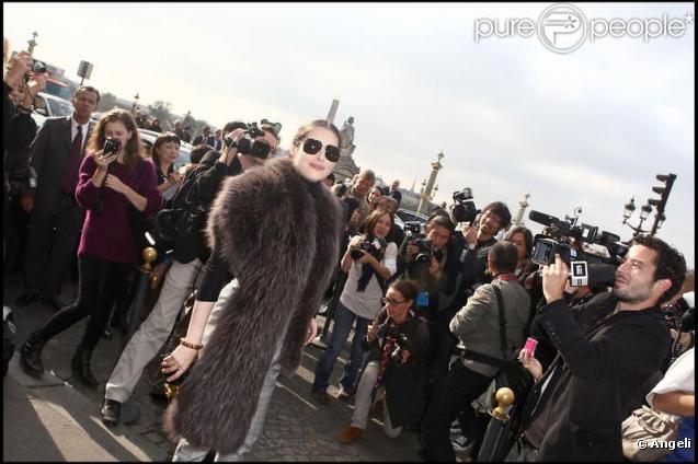 Amira Casar au défilé Balenciaga le 1/10/09 à Paris