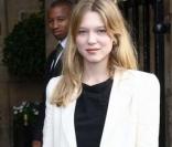 Léa Seydoux au défilé Balenciaga à l'hôtel Crillon le 1/10/09 à Paris  