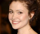 Reiko Aylesworth arrive dans Damages
