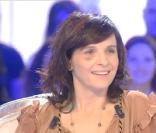 Juliette Binoche dévoile son oeil au beurre noir durant l'émission Salut les Terriens, présentée par Thierry Ardisson