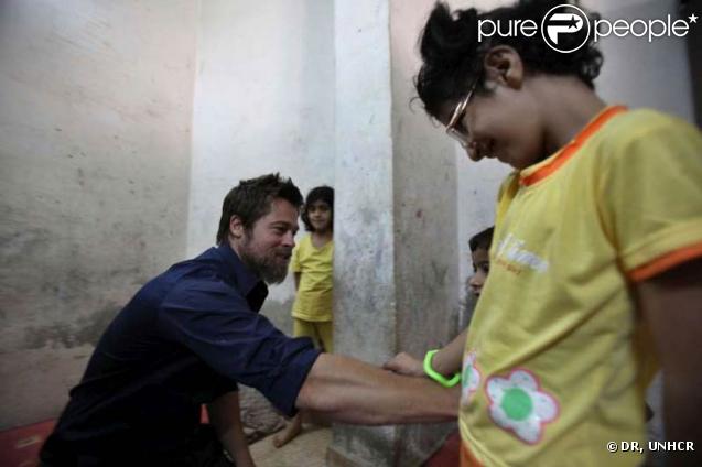 Brad Pitt était lui aussi présent pour rencontrer ces famille de réfugiés.