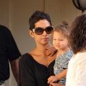 Halle Berry a enfin quitté son jean et retrouvé son trésor Nahla... une vraie beauté !