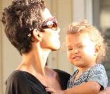 Halle Berry et sa petite Nahla à Los Angeles le 4/10/09