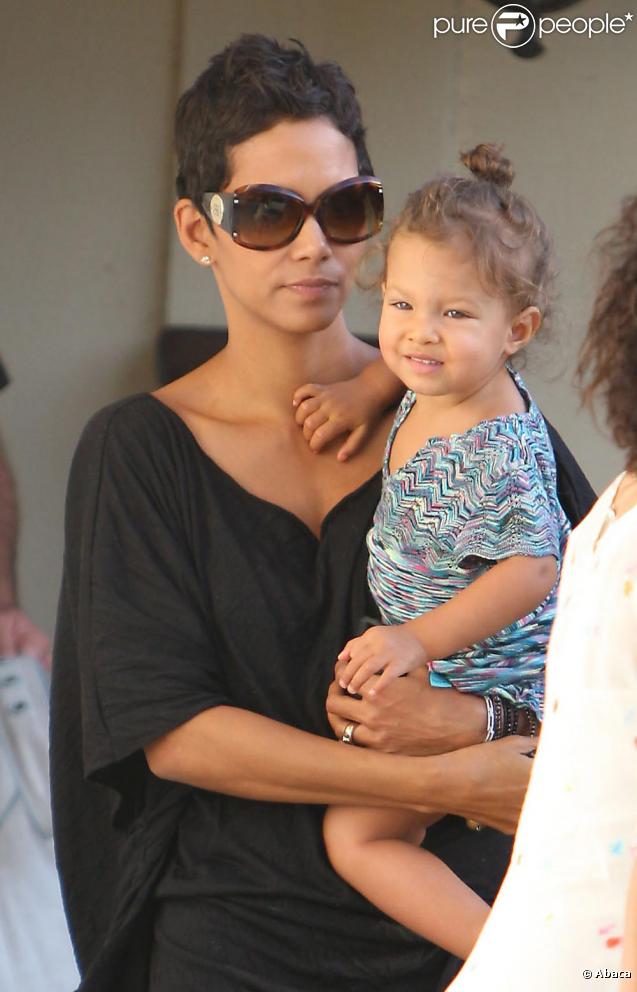 Halle Berry et sa petite Nahla à Los Angeles le 4/10/09