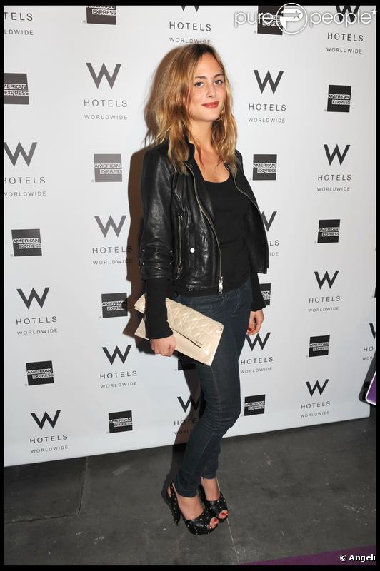 Nora Arnezeder à la soirée W Lounge Hotel. 05/10/09