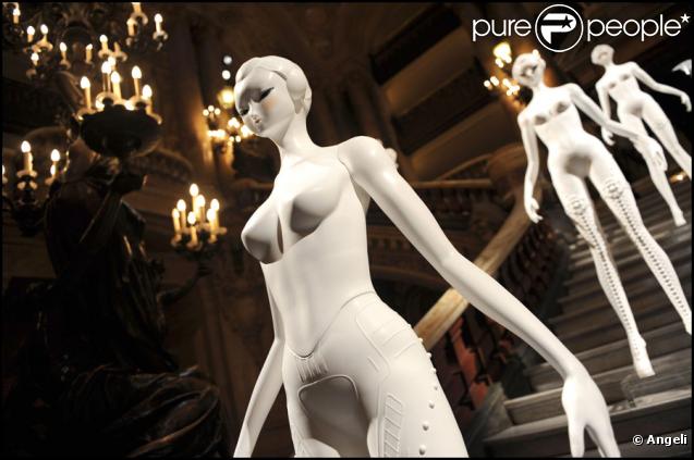 L'exposition La Naissance d'Eve 9002 dans l'Opéra Garnier le 3 octobre 2009 à Paris 