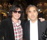 Jean-Michel Jarre et Yoshitaka Amano lors de l'exposition La Naissance d'Eve 9002 dans l'Opéra Garnier le 3 octobre 2009