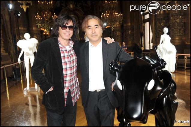 Jean-Michel Jarre et Yoshitaka Amano lors de l'exposition La Naissance d'Eve 9002 dans l'Opéra Garnier le 3 octobre 2009