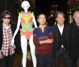 Jean-Michel Jarre, Yoshiki Hishinuma, Kenzo Takada et Pierre Richard lors de l'exposition La Naissance d'Eve 9002 dans l'Opéra Garnier le 3 octobre 2009