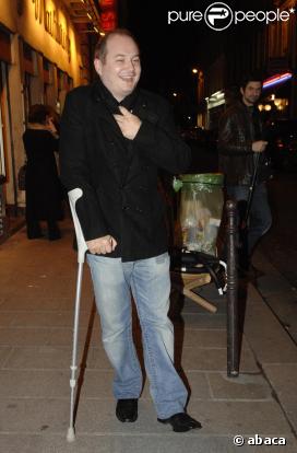 Cauet se brûle les pieds au second degré...