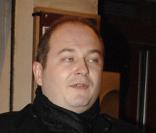 Cauet se brûle les pieds au second degré...