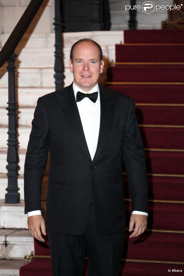 Le Prince Albert II de Monaco au dîner de gala de l'E.O.R.T.C à l'Opéra Garnier de Monte Carlo à Monaco le 9 octobre 2009