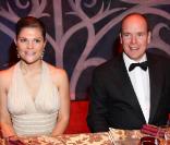 Le Prince Albert II de Monaco et la princesse Victoria de Suède au dîner de gala de l'E.O.R.T.C à l'Opéra Garnier de Monte Carlo à Monaco le 9 octobre 2009