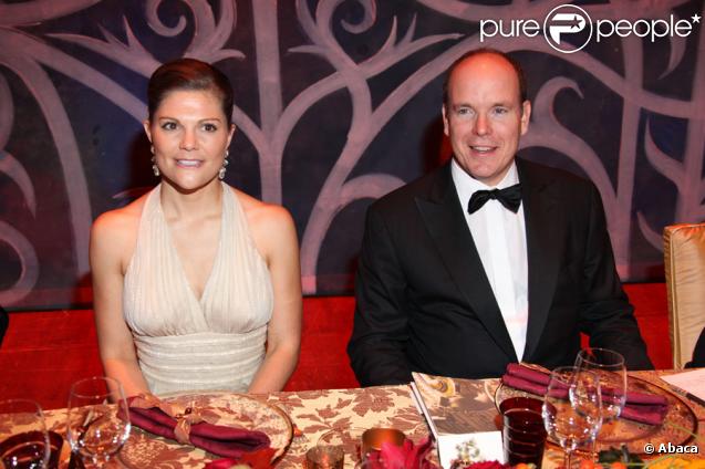 Le Prince Albert II de Monaco et la princesse Victoria de Suède au dîner de gala de l'E.O.R.T.C à l'Opéra Garnier de Monte Carlo à Monaco le 9 octobre 2009
