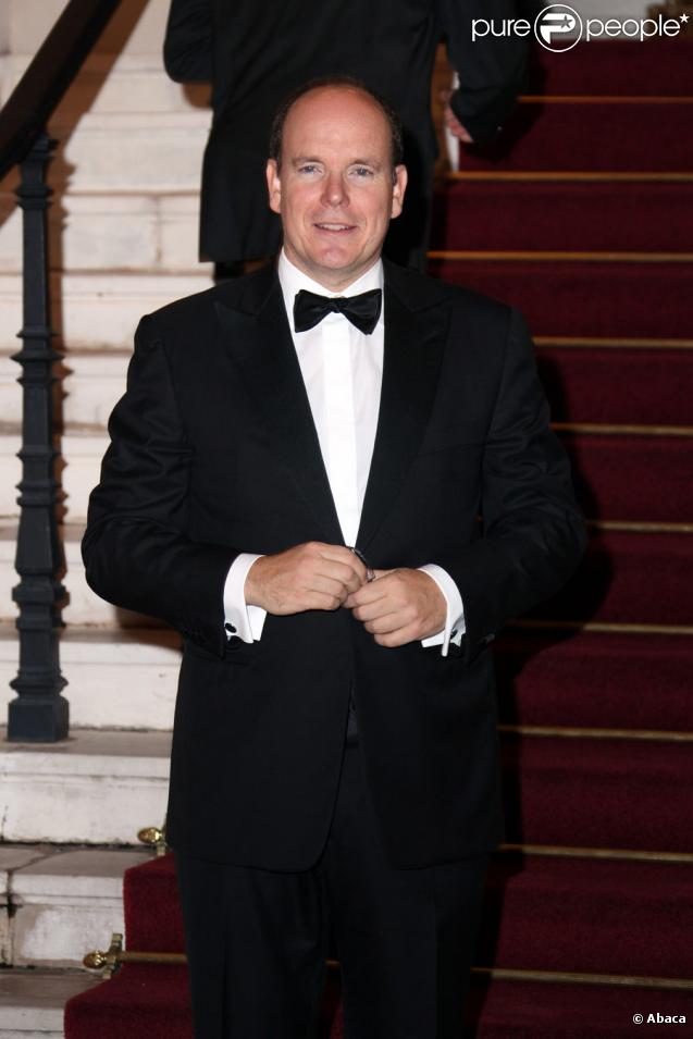 Le Prince Albert II de Monaco au dîner de gala de l'E.O.R.T.C à l'Opéra Garnier de Monte Carlo à Monaco le 9 octobre 2009