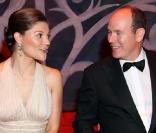 Le Prince Albert II de Monaco et la princesse Victoria de Suède au dîner de gala de l'E.O.R.T.C à l'Opéra Garnier de Monte Carlo à Monaco le 9 octobre 2009