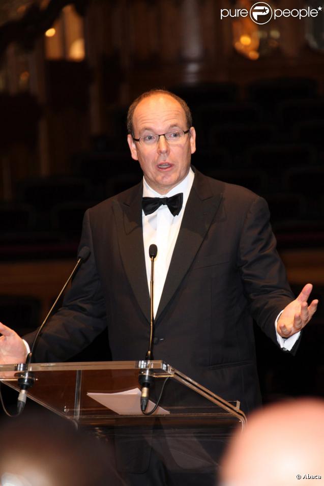 Le Prince Albert II de Monaco au dîner de gala de l'E.O.R.T.C à l'Opéra Garnier de Monte Carlo à Monaco le 9 octobre 2009