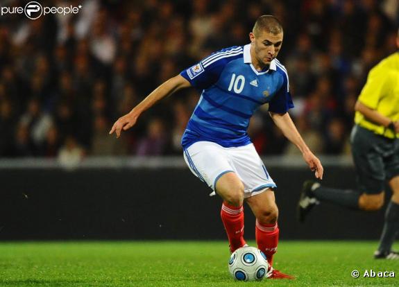 L'équipe de France, lors du large succès des Bleus face à la modeste équipe des Îles Féroé, cinq buts à zéro, au stade du Roudourou à Guingamp, le 10 octobre 2009 !