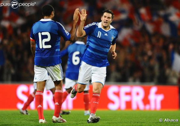 L'équipe de France, lors du large succès des Bleus face à la modeste équipe des Îles Féroé, cinq buts à zéro, au stade du Roudourou à Guingamp, le 10 octobre 2009 !