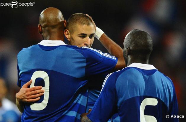 L'équipe de France, lors du large succès des Bleus face à la modeste équipe des Îles Féroé, cinq buts à zéro, au stade du Roudourou à Guingamp, le 10 octobre 2009 !