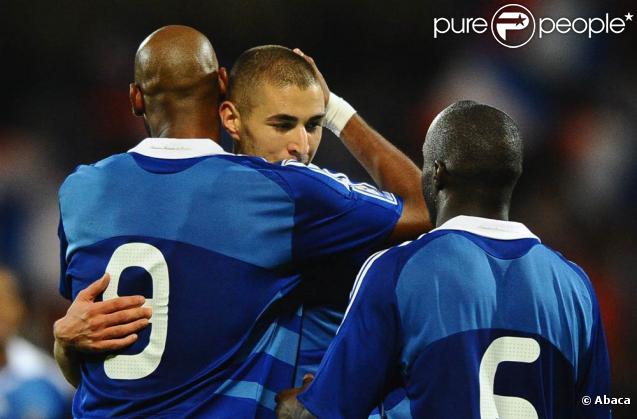 L'équipe de France, lors du large succès des Bleus face à la modeste équipe des Îles Féroé, cinq buts à zéro, au stade du Roudourou à Guingamp, le 10 octobre 2009 !