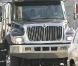  Ashton Kutcher emmène les filles de sa femme Demi Moore, Scout et Rumer au volant de son nouveau truck Navistar CXT   