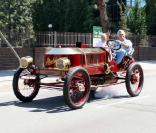 Jay Leno conduit l'une de ses surprenantes voitures 