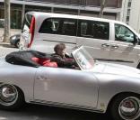 Stéphane Guillon sort de Canal + au volant de sa Porsche Speedster 