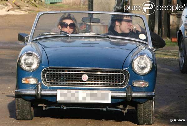 Kate Moss et Pete Doherty dans leur MG vintage 