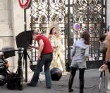 Dita Von Teese en plein shooting à Paris