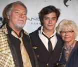 Aurélien Wiik et ses parents, à l'occasion de son 29e anniversaire, à Paris, le 12 octobre 2009 !