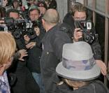 Cheryl Cole arrive aux studios de Radio One à Londres, le 13 octobre 2009