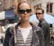 Vanessa Paradis joue sa Parisienne parfaite à New York en la portant avec un jean rapiécé.