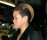 Rihanna et sa nouvelle coupe de cheveux, devant le studio d'enregistrement à New-York le 13 octobre 2009 