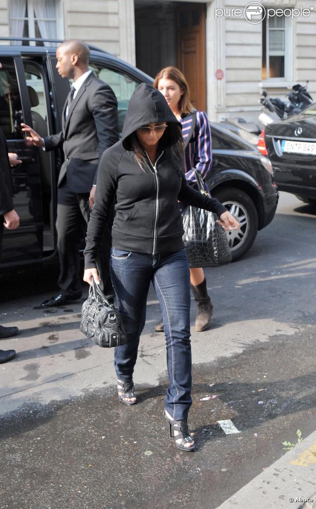 Sabrina arrive dans les locaux  d'Europe 1 (fin septembre 2009)