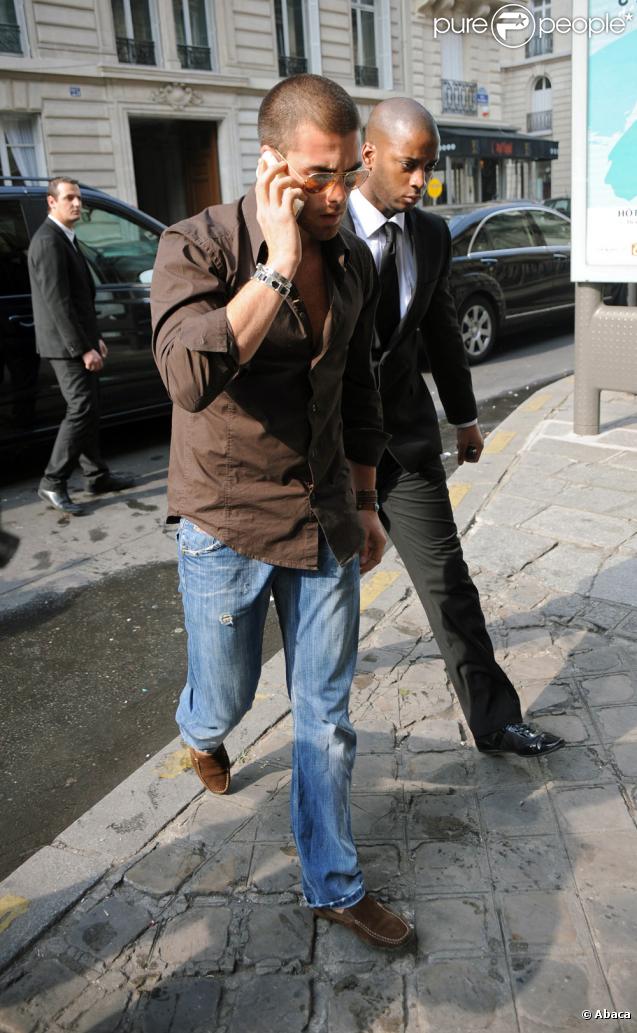Jonathan arrive dans les locaux  d'Europe 1 (fin septembre 2009)