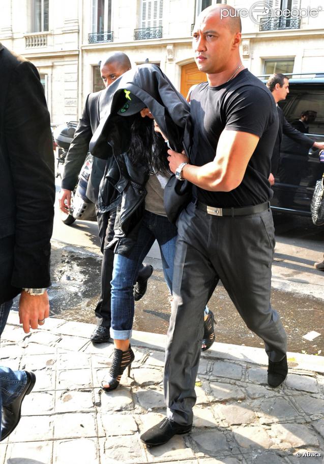 Emilie arrive dans les locaux  d'Europe 1 (fin septembre 2009)