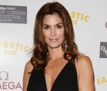 Cindy Crawford, resplendissante, à l'occasion de la grande soirée donnée pour l'avant-première du Fantastique Mr. Fox , à la Saatchi Gallery de Londres, le 14 octobre 2009 !