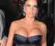 Katie Price : Regardez-la... dans les yeux ! Quel décolleté !