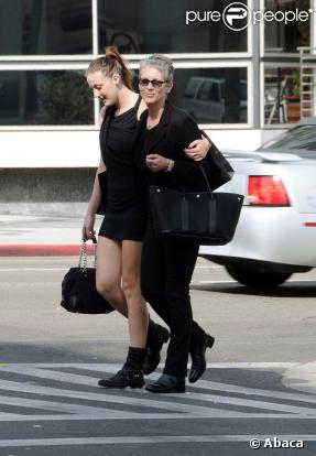 Jamie Lee Curtis et sa fille Annie font du shopping à Los Angeles. Octobre 2009