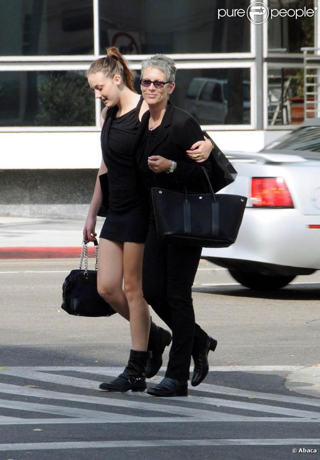 Jamie Lee Curtis et sa fille Annie font du shopping à Los Angeles. Octobre 2009
