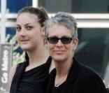 Jamie Lee Curtis et sa fille Annie font du shopping à Los Angeles. Octobre 2009